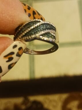Silver Tone Color Blue Diamond Chip Ring